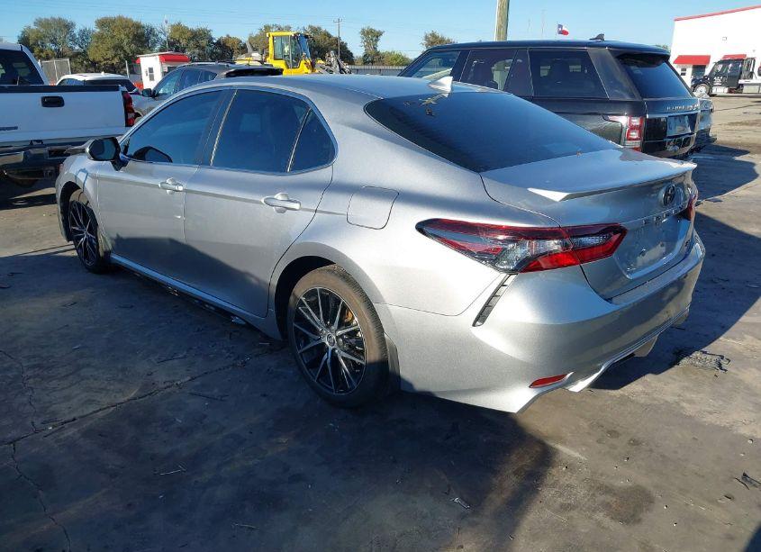 Photo 3 of 2022 Toyota Camry SE (VIN 4T1T11AK8NU687126)
