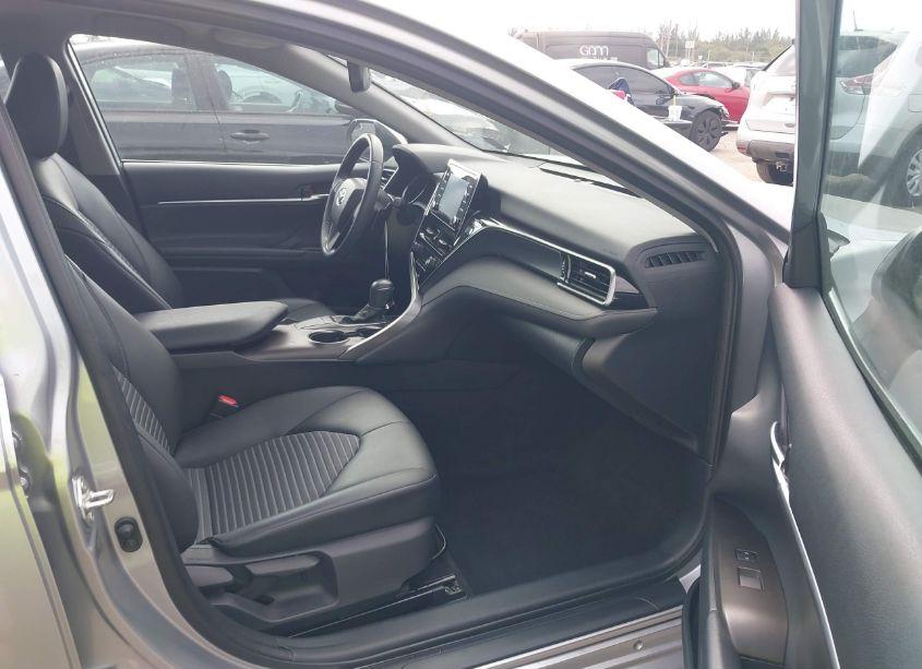 Photo 5 of 2022 Toyota Camry SE (VIN 4T1T11AK8NU689300)