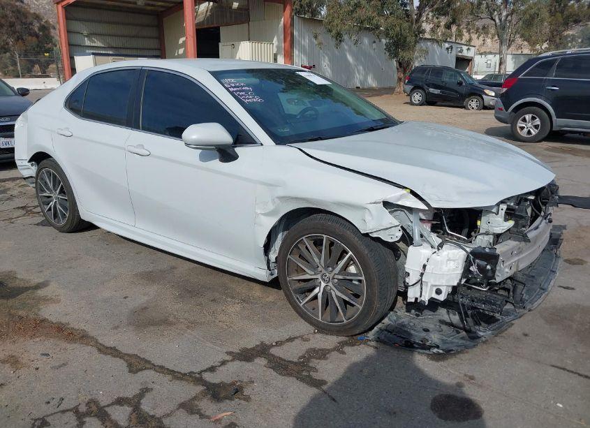 2023 Toyota Camry SE (VIN 4T1T11AK8PU136147) main photo