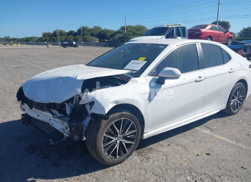 Photo 2 of 2024 Toyota Camry SE (VIN 4T1T11AK8RU850542)