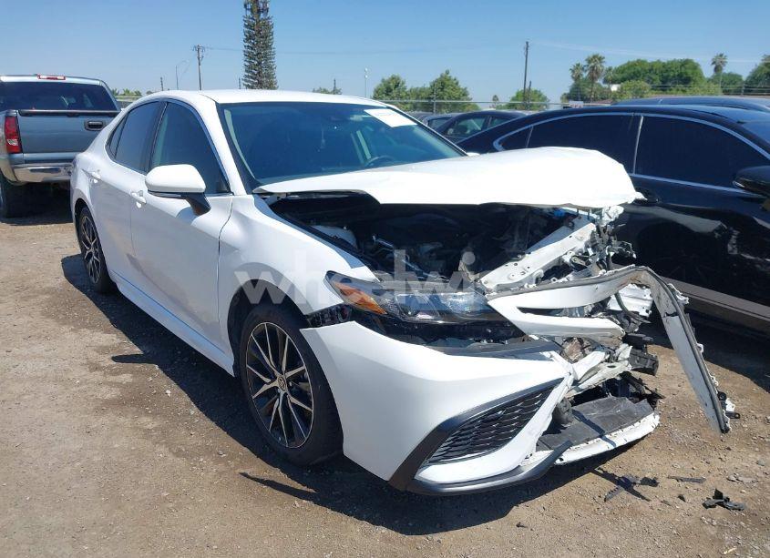 2024 Toyota Camry SE (VIN 4T1T11AK8RU855885) main photo