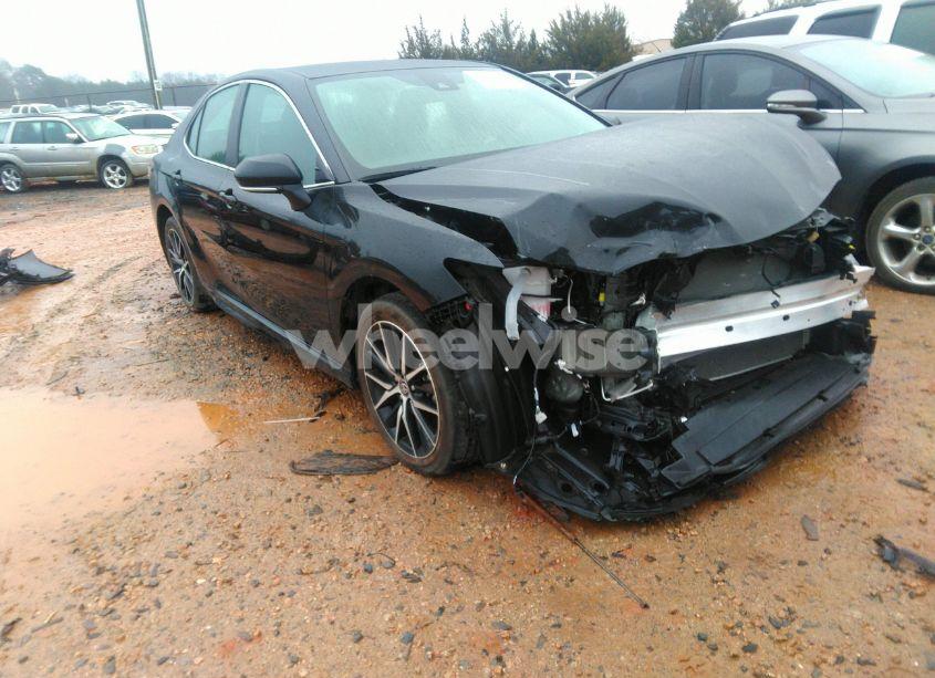 2024 Toyota Camry SE (VIN 4T1T11AK8RU862755) main photo