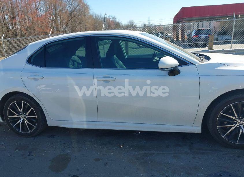 Photo 13 of 2021 Toyota Camry SE (VIN 4T1T11AK9MU482543)