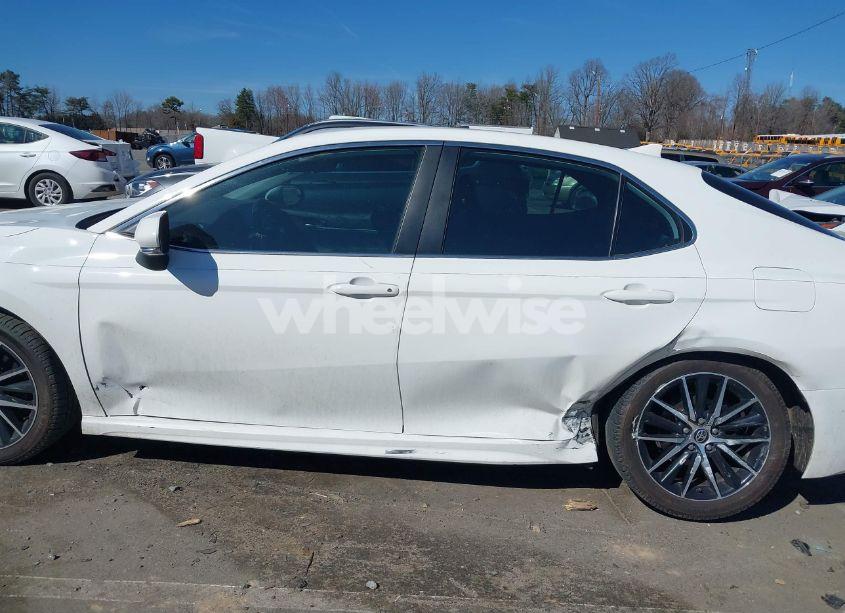 Photo 14 of 2021 Toyota Camry SE (VIN 4T1T11AK9MU482543)