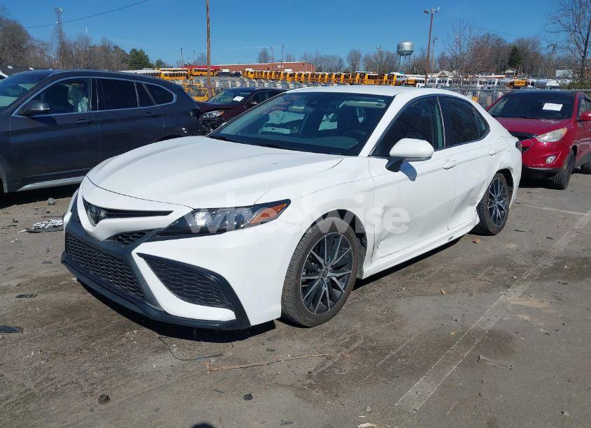 Photo 2 of 2021 Toyota Camry SE (VIN 4T1T11AK9MU482543)