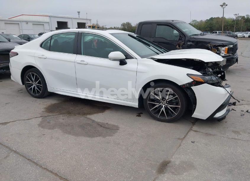 2021 Toyota Camry SE (VIN 4T1T11AK9MU524953) main photo