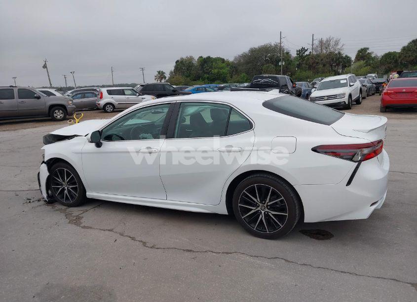 Photo 13 of 2021 Toyota Camry SE (VIN 4T1T11AK9MU524953)