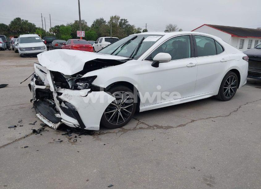 Photo 2 of 2021 Toyota Camry SE (VIN 4T1T11AK9MU524953)