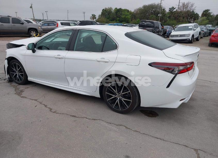Photo 3 of 2021 Toyota Camry SE (VIN 4T1T11AK9MU524953)