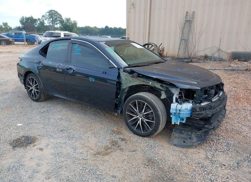 2021 Toyota Camry SE (VIN 4T1T11AK9MU607699) main photo