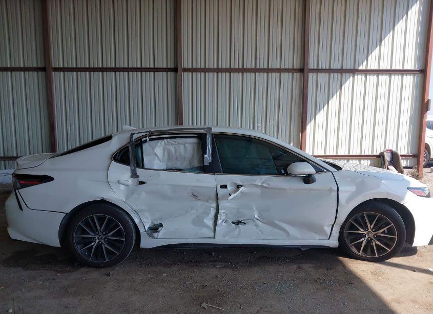 Photo 13 of 2022 Toyota Camry SE (VIN 4T1T11AK9NU040105)