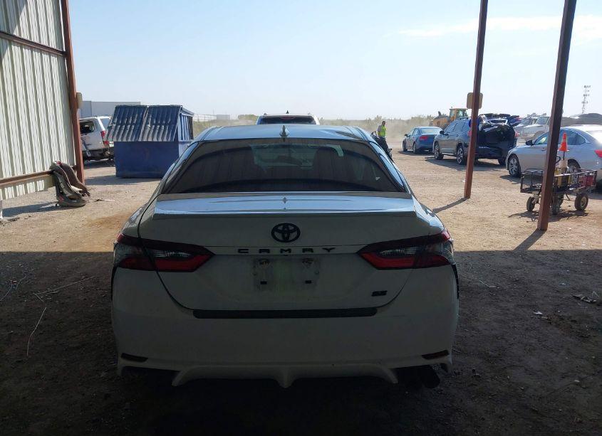 Photo 16 of 2022 Toyota Camry SE (VIN 4T1T11AK9NU040105)