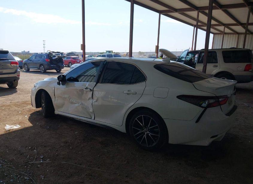 Photo 3 of 2022 Toyota Camry SE (VIN 4T1T11AK9NU040105)