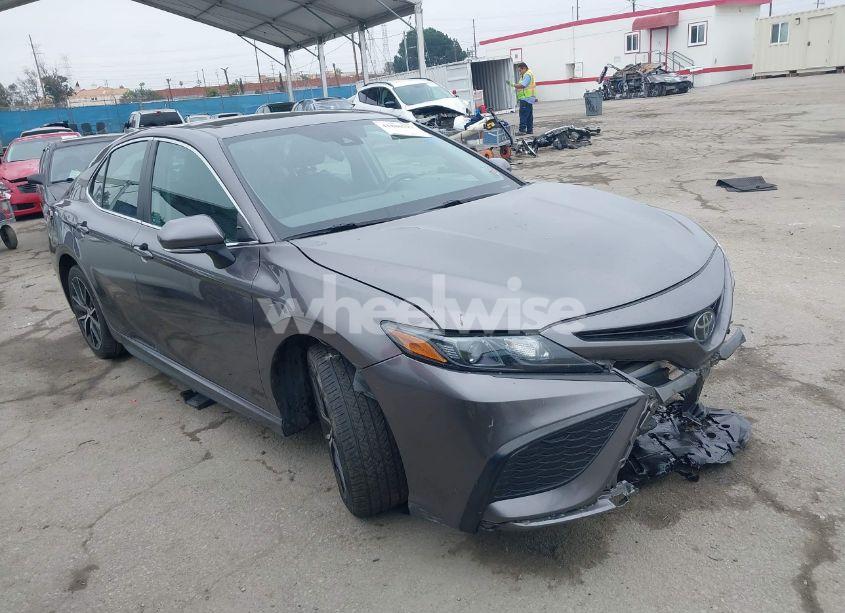 2022 Toyota Camry SE (VIN 4T1T11AK9NU052867) main photo