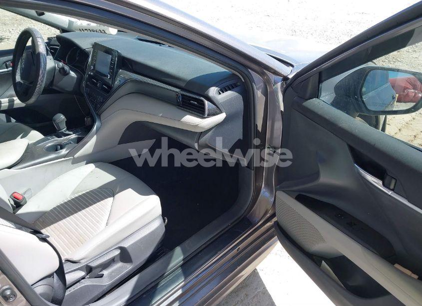 Photo 5 of 2022 Toyota Camry SE (VIN 4T1T11AK9NU617960)