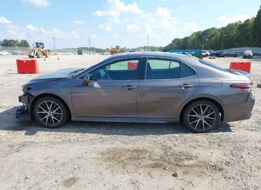 Photo 15 of 2022 Toyota Camry SE (VIN 4T1T11AK9NU619577)