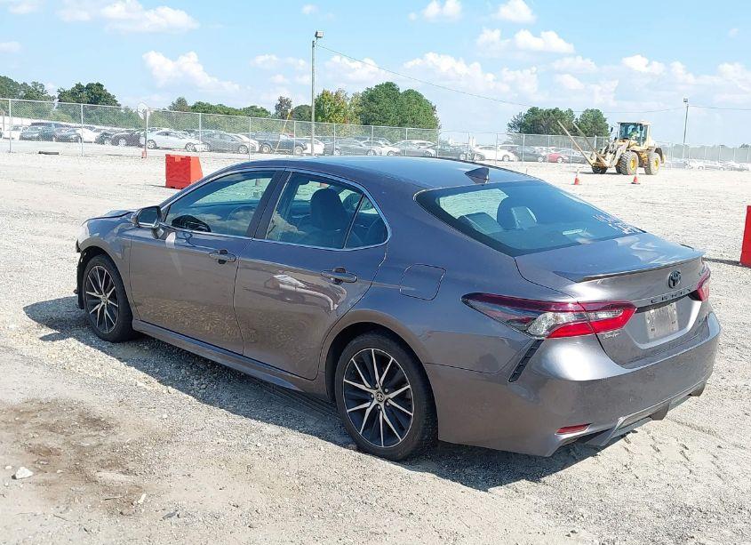 Photo 3 of 2022 Toyota Camry SE (VIN 4T1T11AK9NU619577)