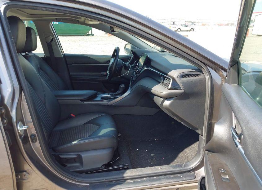 Photo 5 of 2022 Toyota Camry SE (VIN 4T1T11AK9NU619577)