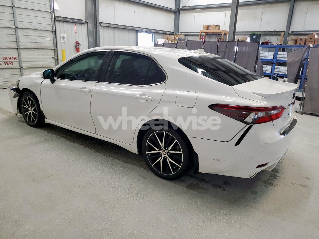 Photo 2 of 2022 TOYOTA CAMRY SE (VIN 4T1T11AK9NU669508)