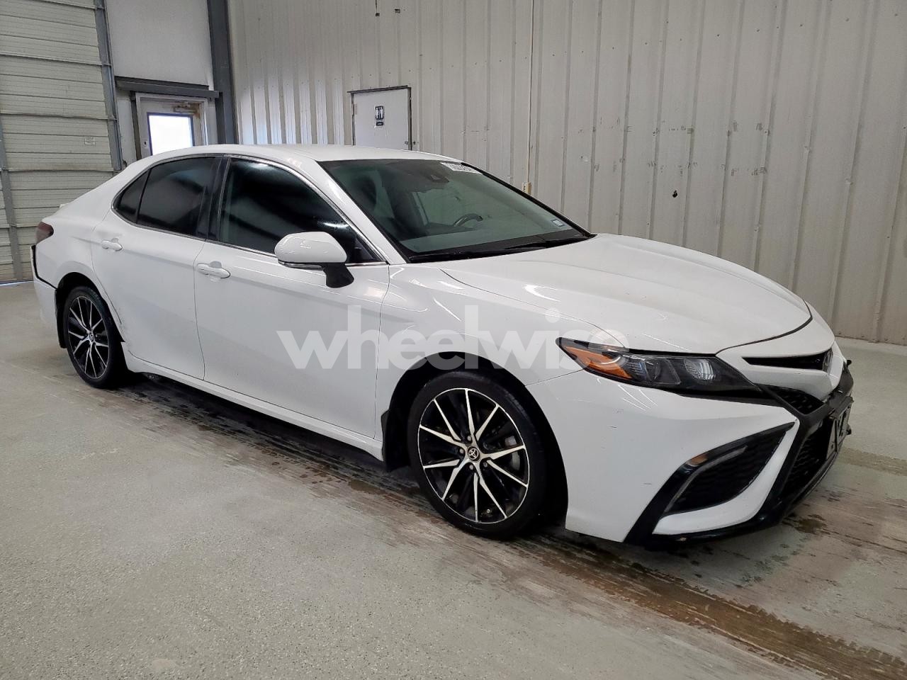 Photo 4 of 2022 TOYOTA CAMRY SE (VIN 4T1T11AK9NU669508)