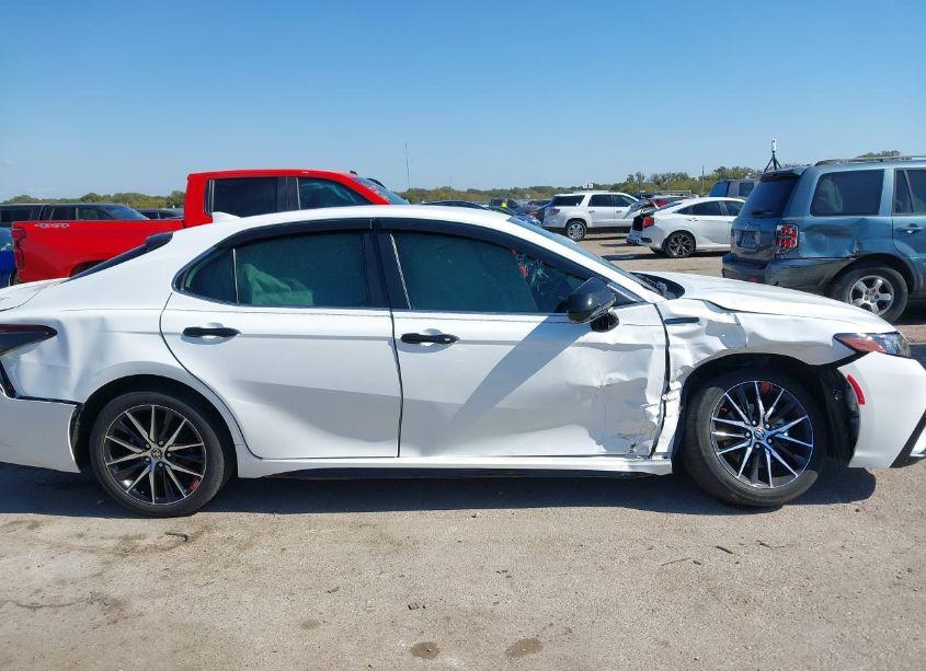 Photo 13 of 2022 Toyota Camry SE (VIN 4T1T11AK9NU670108)