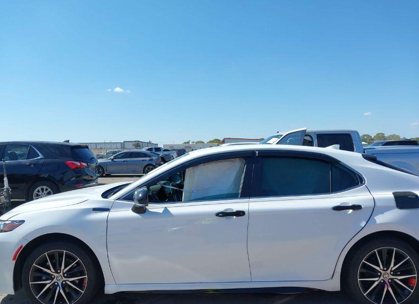 Photo 14 of 2022 Toyota Camry SE (VIN 4T1T11AK9NU670108)