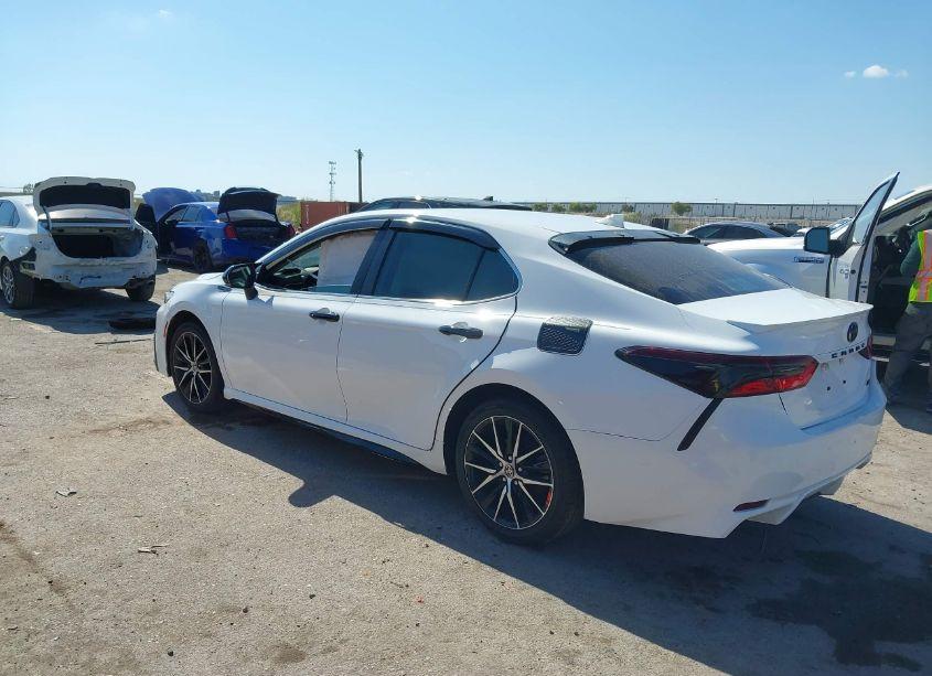 Photo 3 of 2022 Toyota Camry SE (VIN 4T1T11AK9NU670108)