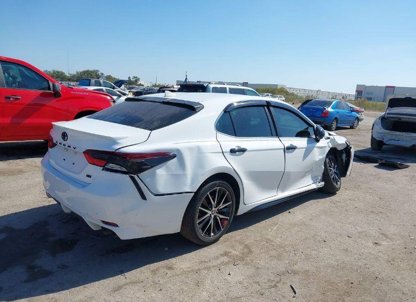 Photo 4 of 2022 Toyota Camry SE (VIN 4T1T11AK9NU670108)