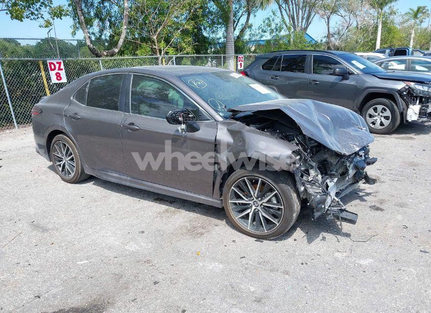 2024 Toyota Camry SE (VIN 4T1T11AK9RU254436) main photo