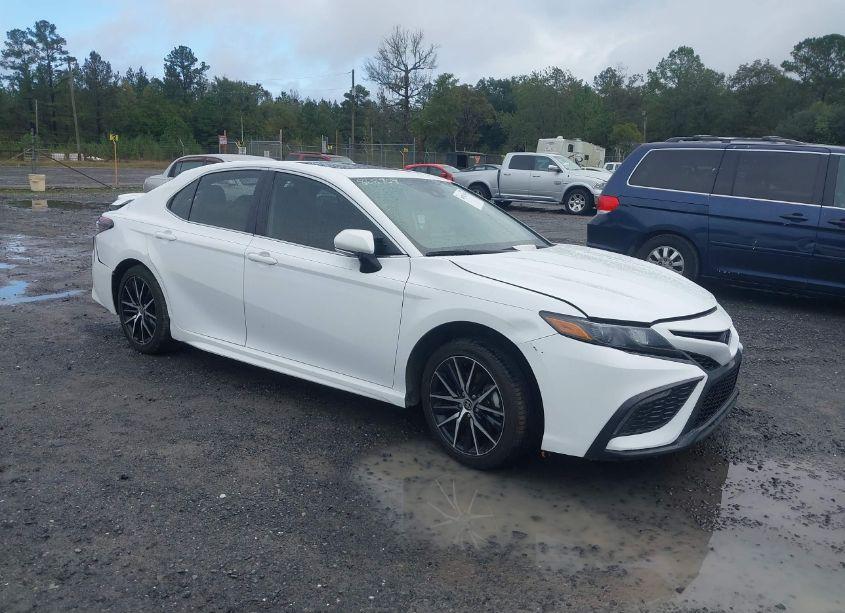 2024 Toyota Camry SE (VIN 4T1T11AK9RU868709) main photo