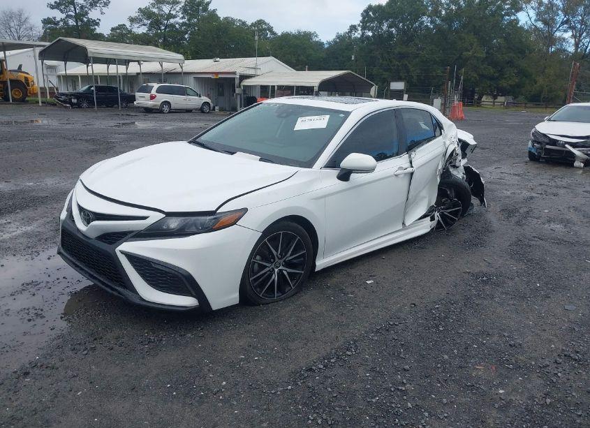 Photo 2 of 2024 Toyota Camry SE (VIN 4T1T11AK9RU868709)