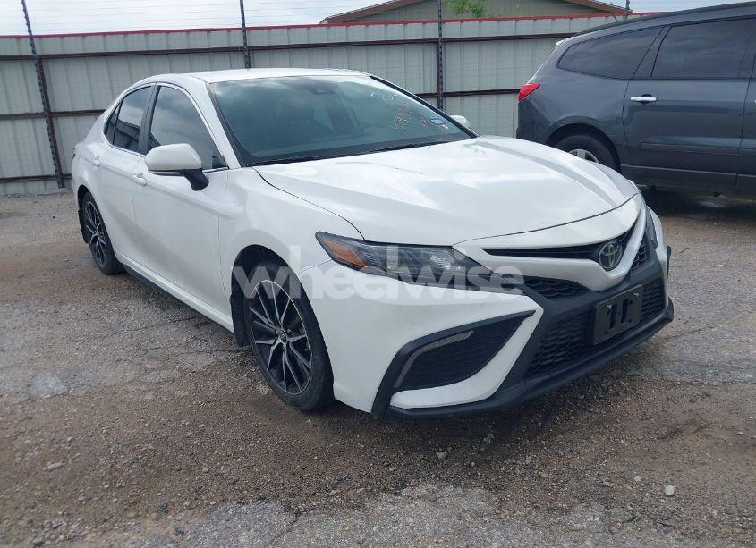 2024 Toyota Camry SE (VIN 4T1T11AK9RU897563) main photo