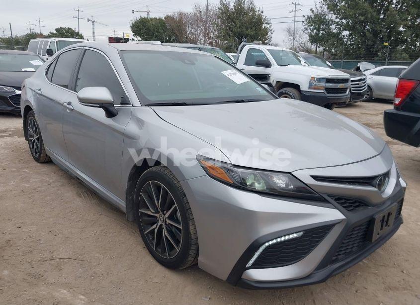 2024 Toyota Camry SE (VIN 4T1T11AK9RU906729) main photo