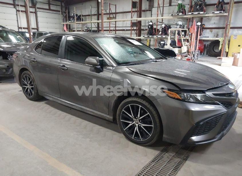2021 Toyota Camry SE (VIN 4T1T11AKXMU578066) main photo