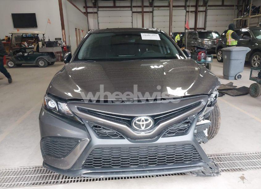 Photo 12 of 2021 Toyota Camry SE (VIN 4T1T11AKXMU578066)