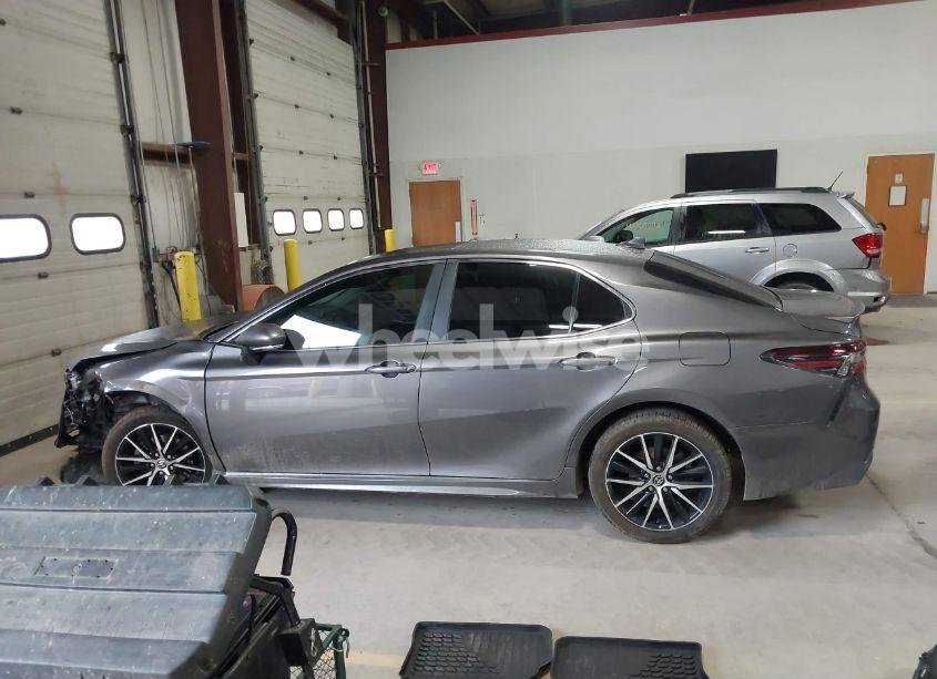 Photo 14 of 2021 Toyota Camry SE (VIN 4T1T11AKXMU578066)