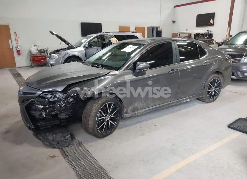 Photo 2 of 2021 Toyota Camry SE (VIN 4T1T11AKXMU578066)