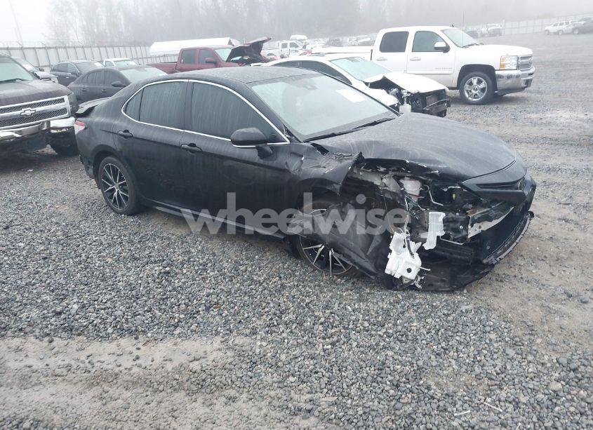 2024 Toyota Camry SE (VIN 4T1T11AKXRU850445) main photo