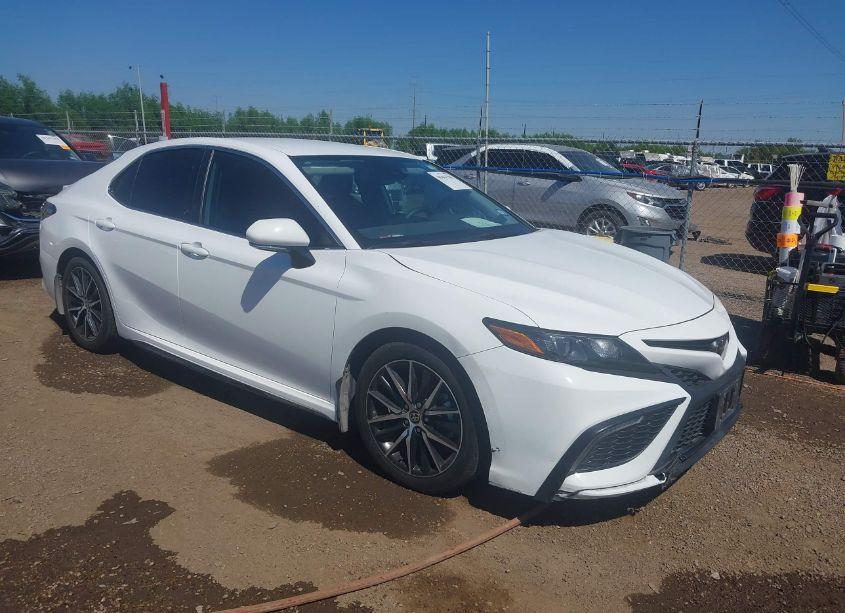 2024 Toyota Camry SE (VIN 4T1T11AKXRU904018) main photo