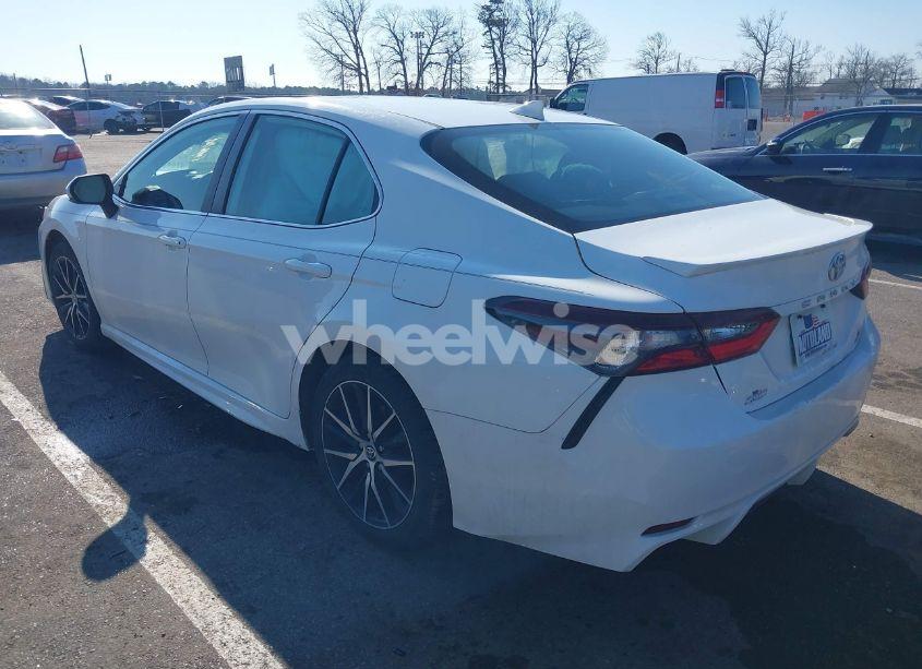 Photo 3 of 2021 Toyota Camry SE AWD (VIN 4T1T11BK0MU043939)
