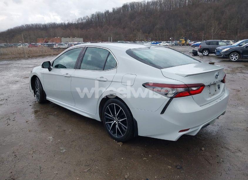 Photo 3 of 2022 Toyota Camry SE AWD (VIN 4T1T11BK1NU052635)