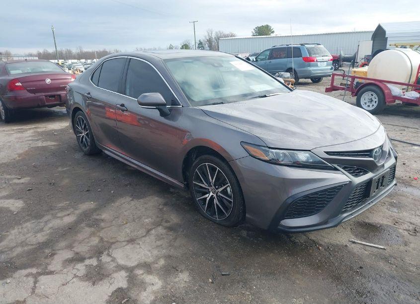 2024 Toyota Camry SE (VIN 4T1T11BK2RU115408) main photo