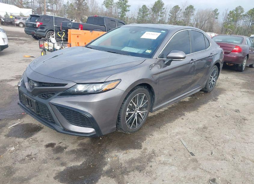Photo 2 of 2024 Toyota Camry SE (VIN 4T1T11BK2RU115408)