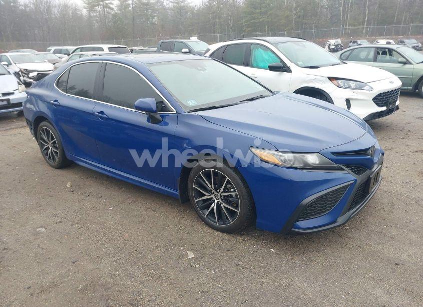 2024 Toyota Camry SE (VIN 4T1T11BK2RU118695) main photo