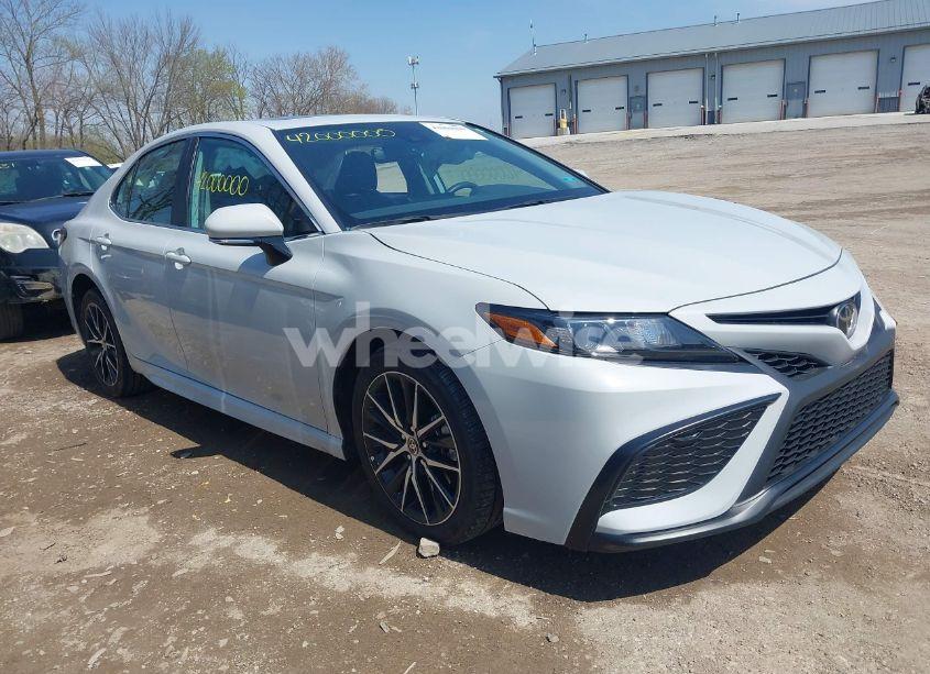 2024 Toyota Camry SE (VIN 4T1T11BK4RU125289) main photo