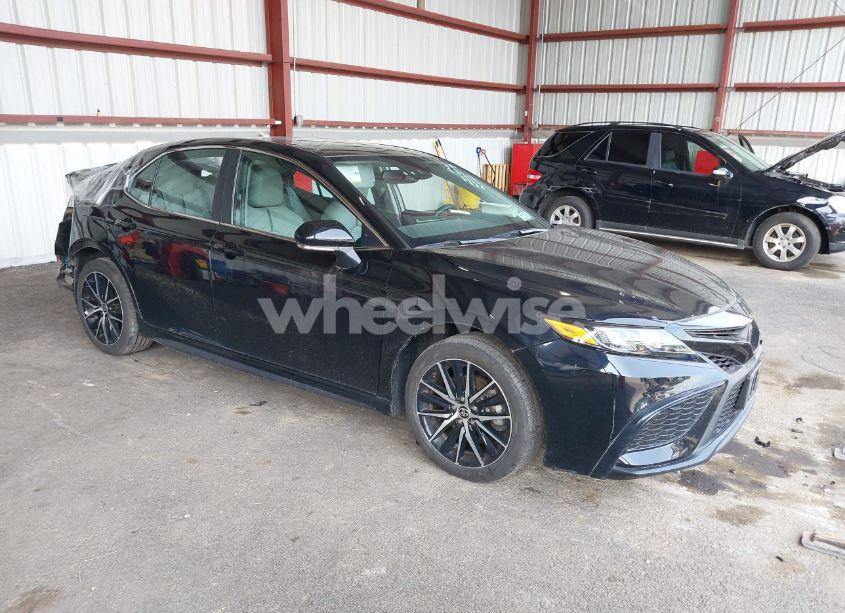 2022 Toyota Camry SE AWD (VIN 4T1T11BK5NU060768) main photo