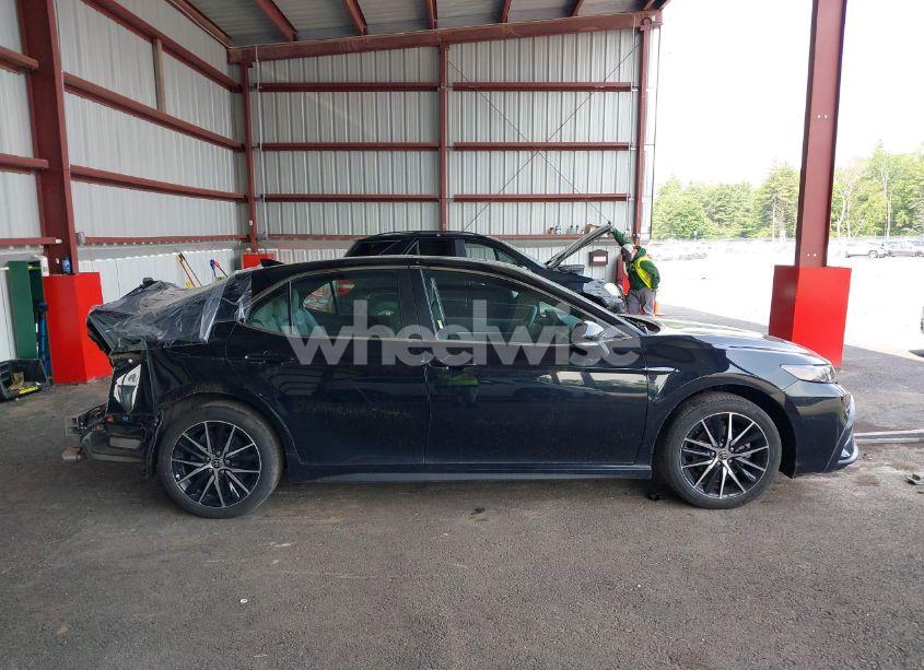 Photo 14 of 2022 Toyota Camry SE AWD (VIN 4T1T11BK5NU060768)