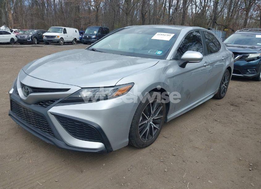 Photo 2 of 2022 Toyota Camry SE AWD (VIN 4T1T11BK5NU069535)