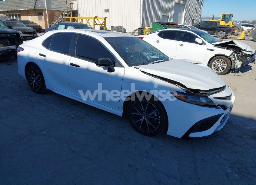 2021 Toyota Camry SE AWD (VIN 4T1T11BK6MU037014) main photo