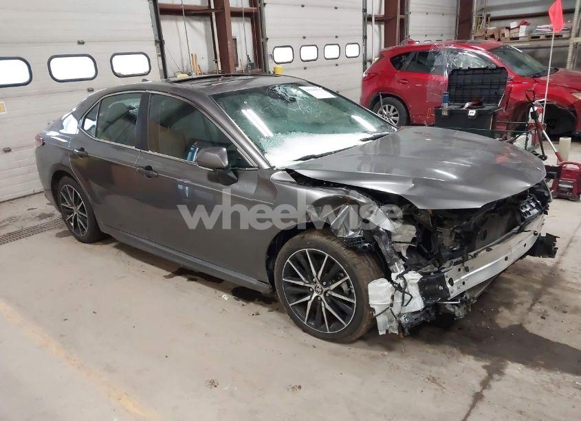 2021 Toyota Camry SE AWD (VIN 4T1T11BK7MU028791) main photo